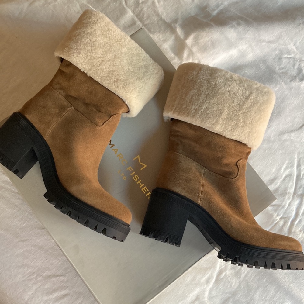 NWT Marc Fisher Willoe 100% Genuine Shearling Trim Lug Sole Boot Natural Suede